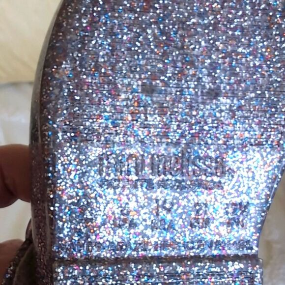 Sweet Love Flat in Silver Glitter for Babies - Mini Melissa Size 6 - Picture 6 of 7